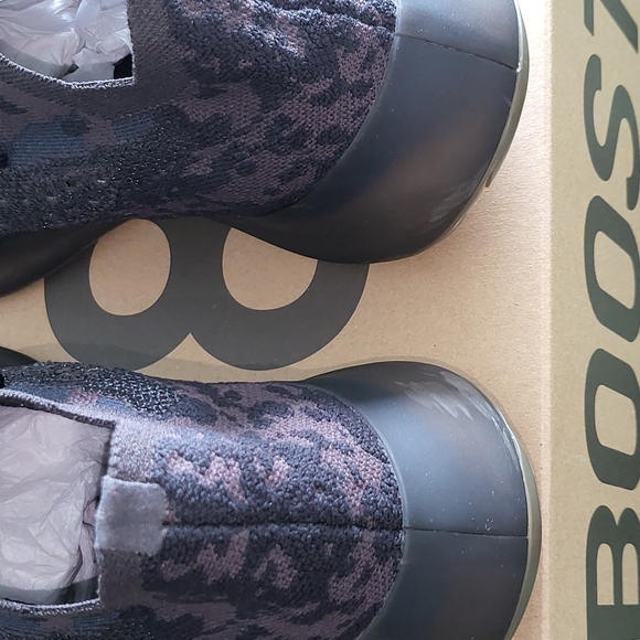adidas Yeezy Boost 380 Onyx main image 8
